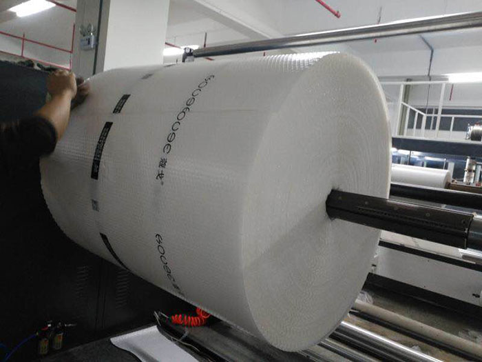 LSPE1500型全自動(dòng)多層復(fù)合型氣(墊)泡膜機(jī)組 PE氣泡膜機(jī)器02