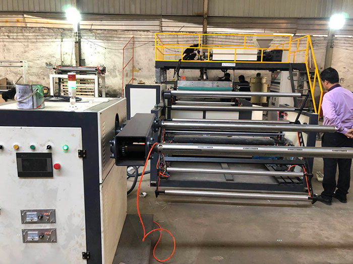 LSPE1500型全自動多層復(fù)合型氣(墊)泡膜機(jī)組 PE氣泡膜機(jī)器01