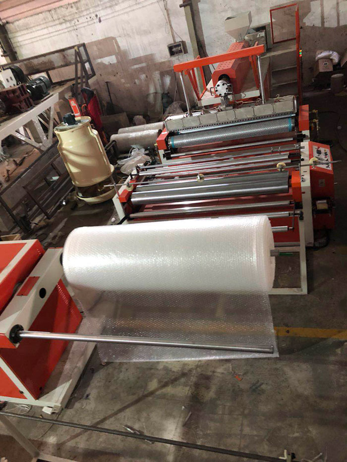 LSPE1500型緩沖復(fù)合PE氣泡膜機 全自動高速氣墊膜機 氣泡膜機器07