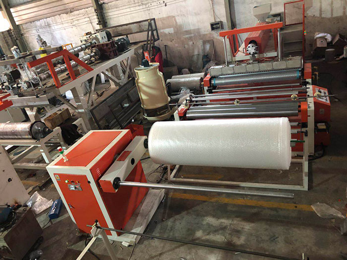 LSPE1500型緩沖復(fù)合PE氣泡膜機(jī) 全自動(dòng)高速氣墊膜機(jī) 氣泡膜機(jī)器09