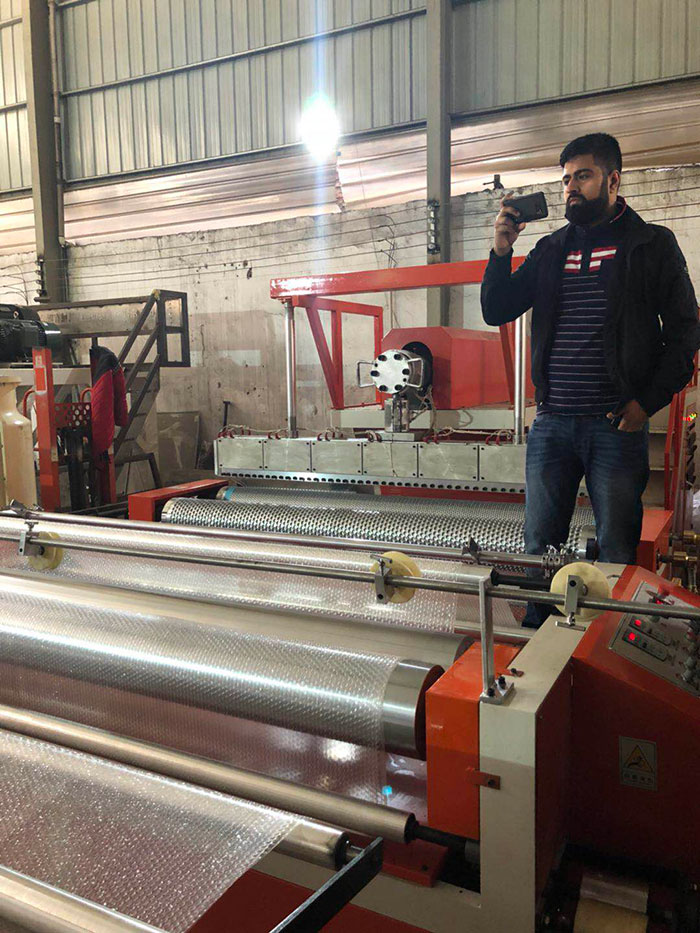 LSPE1500型緩沖復合PE氣泡膜機 全自動高速氣墊膜機 氣泡膜機器05