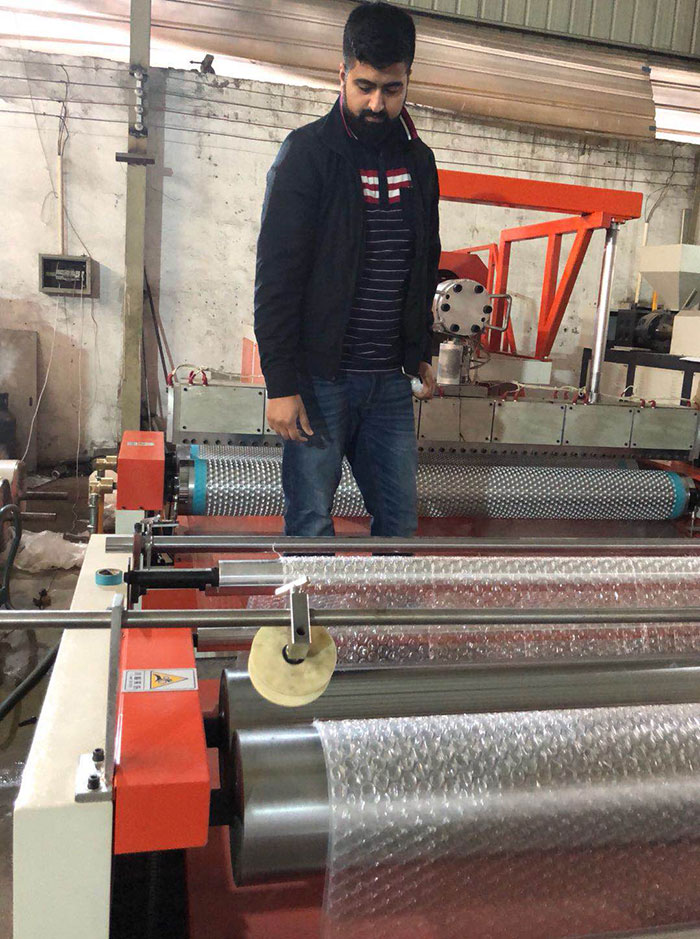 LSPE1500型緩沖復合PE氣泡膜機 全自動高速氣墊膜機 氣泡膜機器06