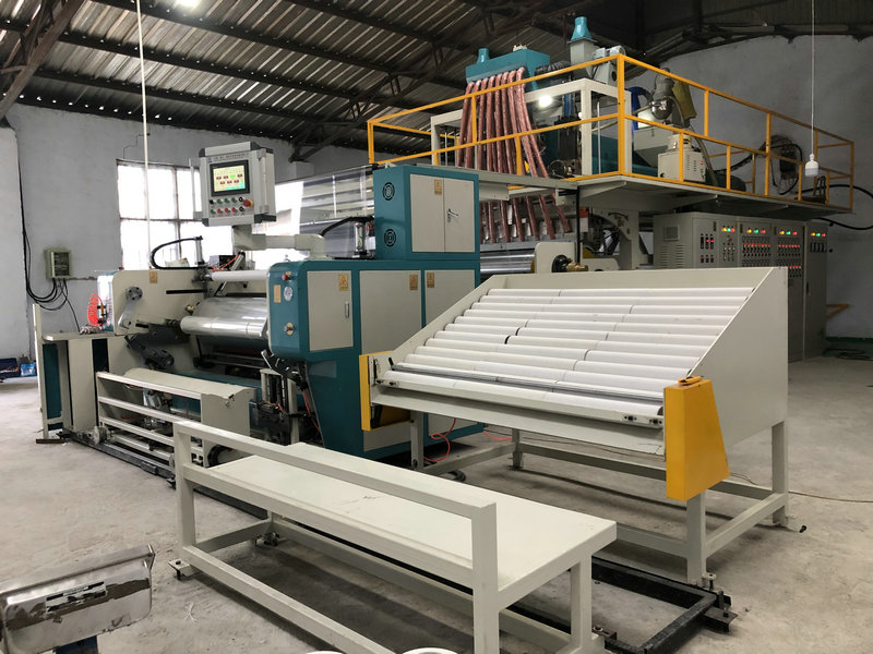 1500型三層共擠全自動拉伸纏繞膜機(jī)